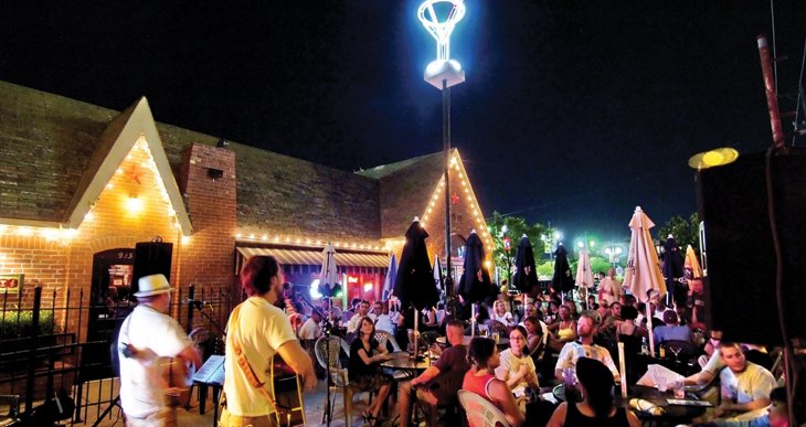 Mort's Martini Bar Outdoor Patio Wichita